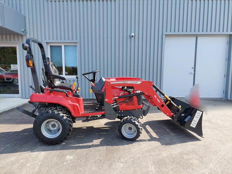 Tractors  GC1725MH Photo